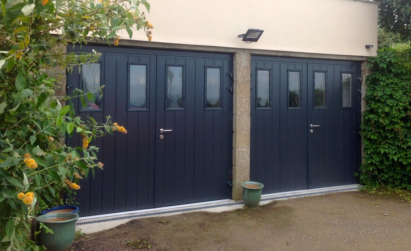 Carteck GSW 40-L insulated side-hinged with vertical windows in Anthracite Grey